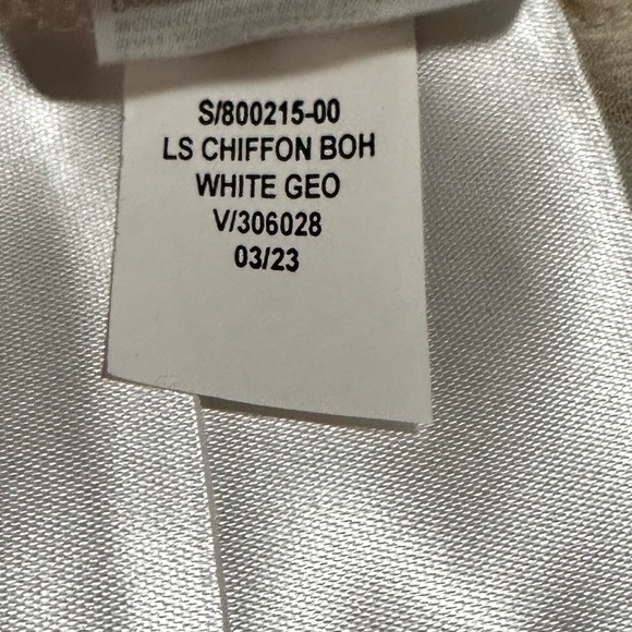 Old Navy Chiffon smocked poet swing blouse- geometric pattern, small white/blue - Picture 4 of 11